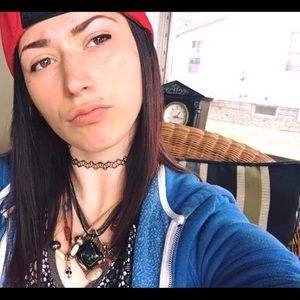 Meet your Posher, Alexis